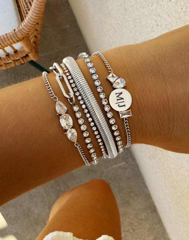 Zilveren armparty met steentjes