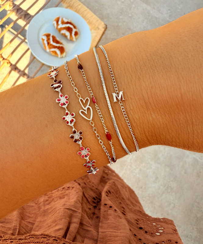Zilveren armparty met kleurtjes
