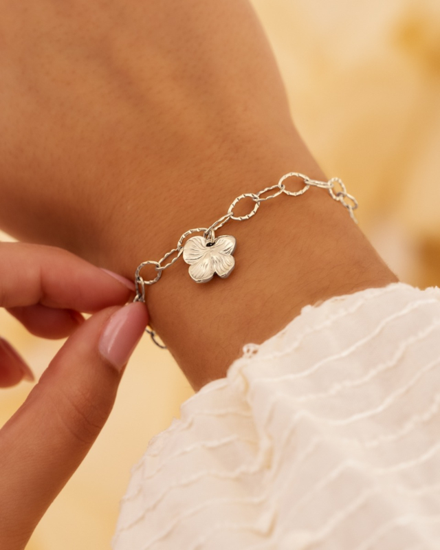 Zilver armbandje met bloem