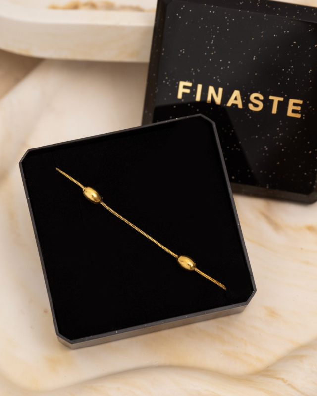 Gouden bolletjes armband in sieradendoosje