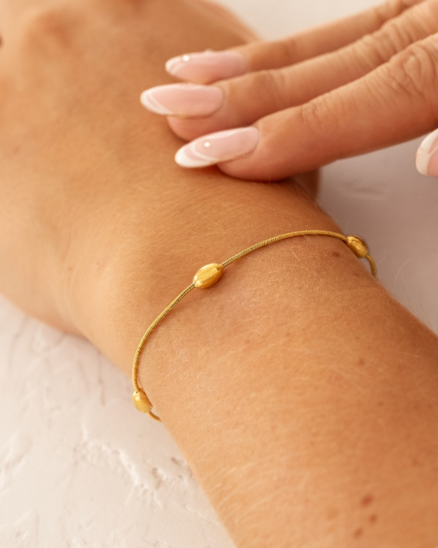 Gouden armband met bolletjes