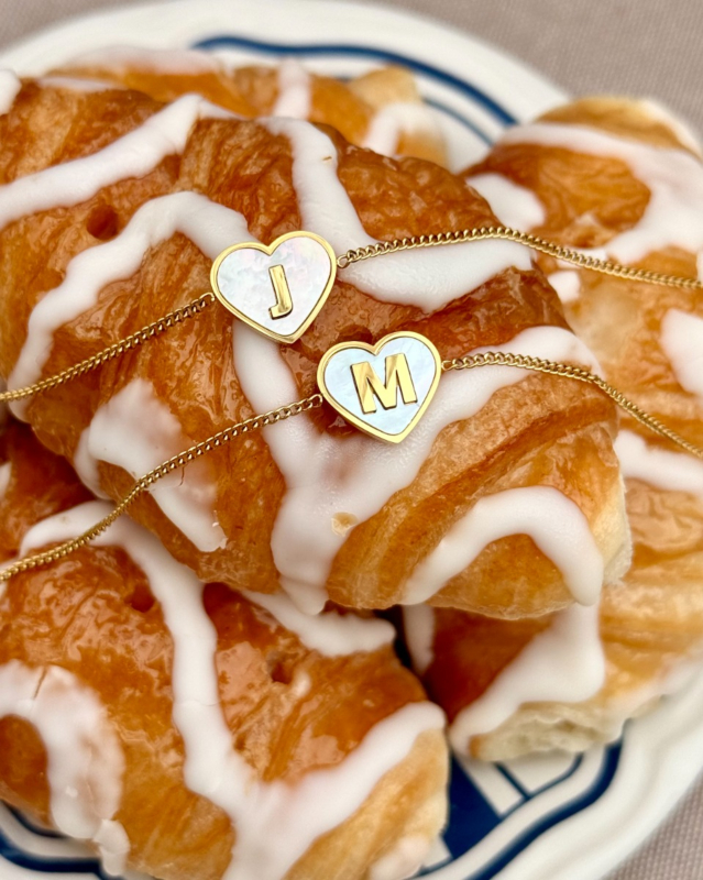 Gouden hartjes armbanden met initials