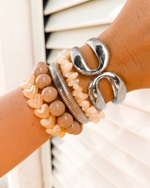 Zilveren armparty met bangles en kralen