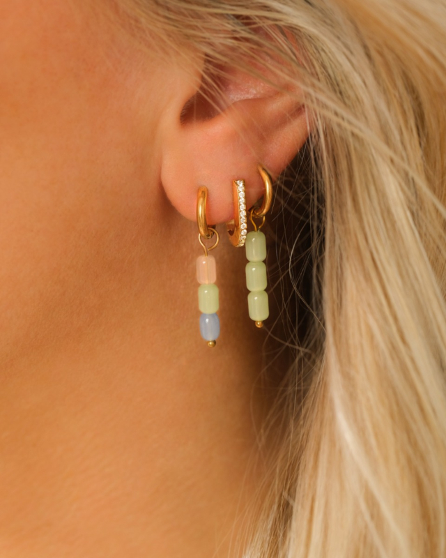 Gouden earparty met pastel steentjes