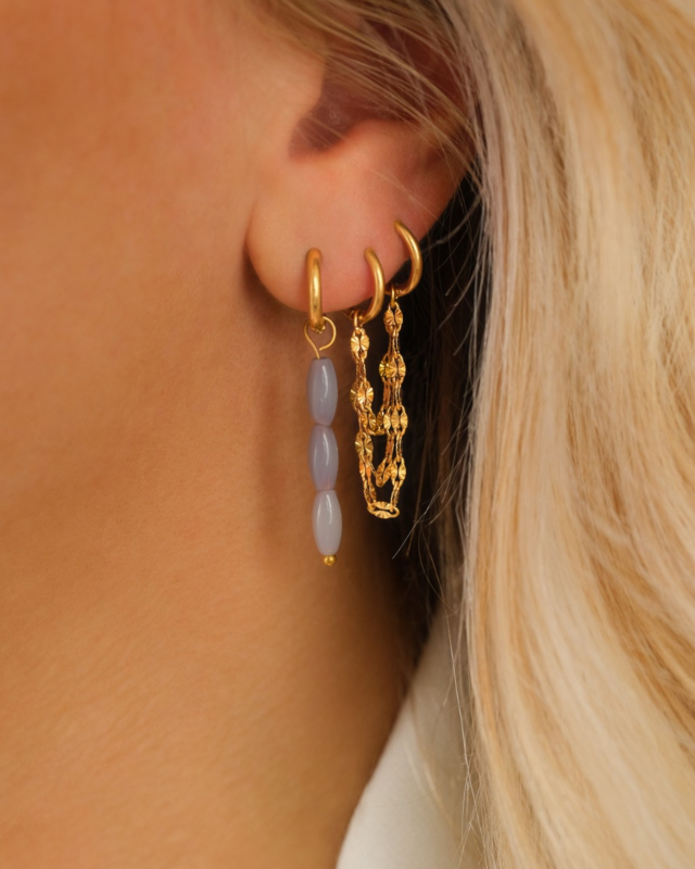 Gouden earparty met blauwe kralen