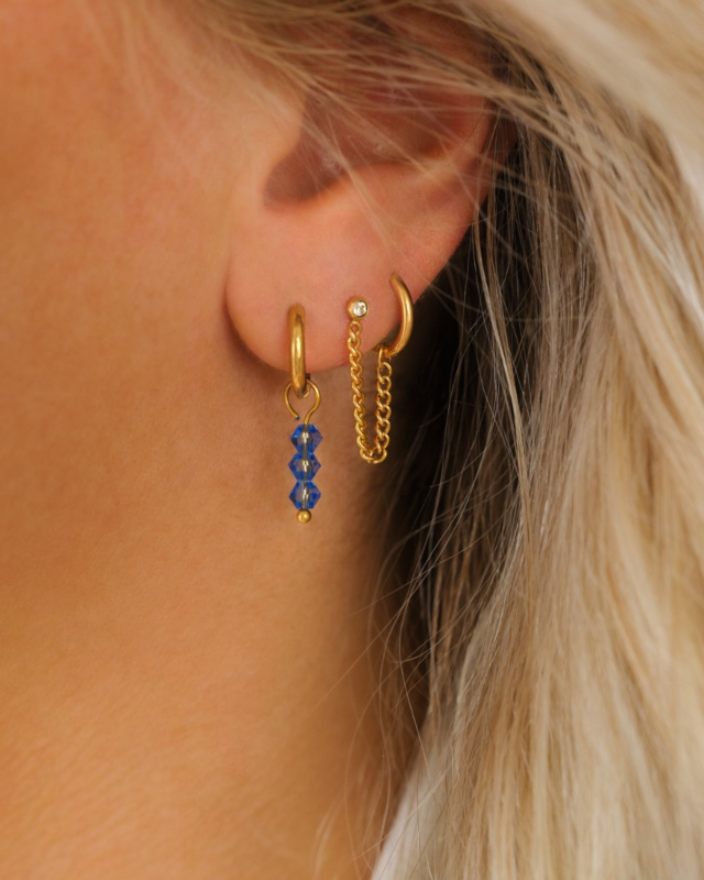 Gouden earparty met blauwe steentjes