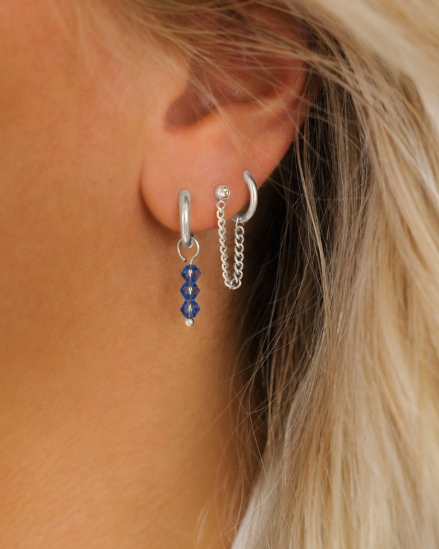 Zilveren earparty met blauwe steentjes