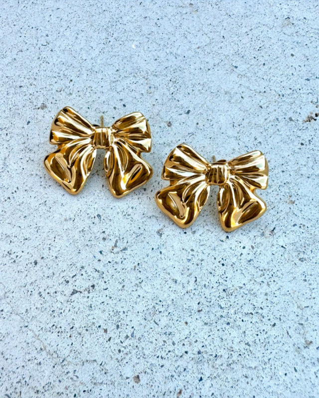 Strik oorbellen kleur goud