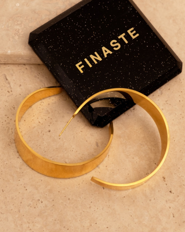 gouden statement oorbellen met sieradendoosje