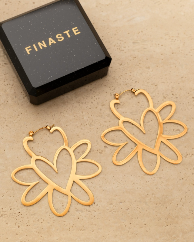 gouden hartjes statement oorbellen met sieradendoosje