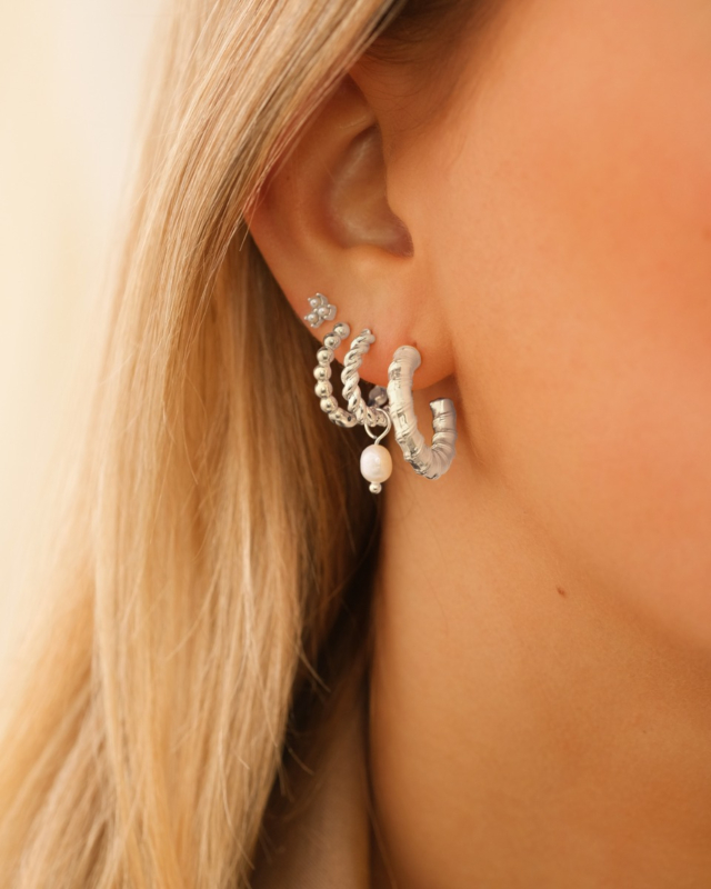 Zilveren earparty met gedraaide oorringen