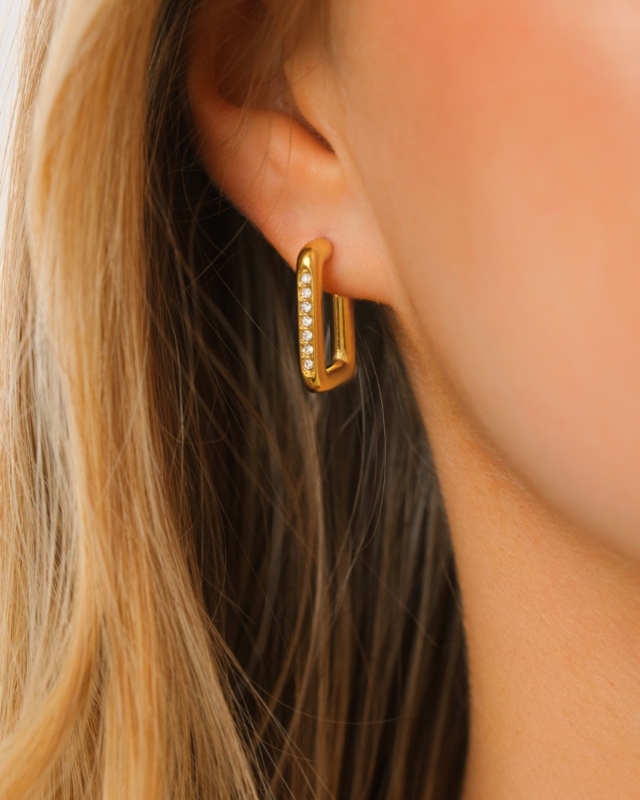 Gouden rechthoekige oorbellen met steentjes