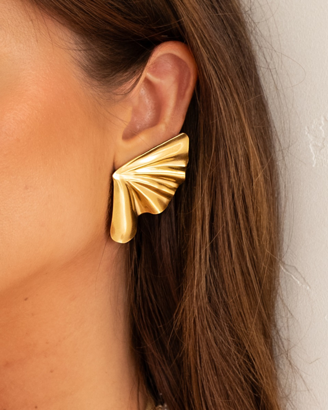 gouden statement schelp oorbellen