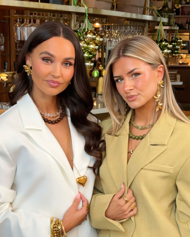 Modellen met gouden sieraden