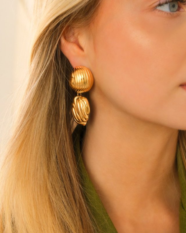 Gouden dubbele oorbellen geribbeld