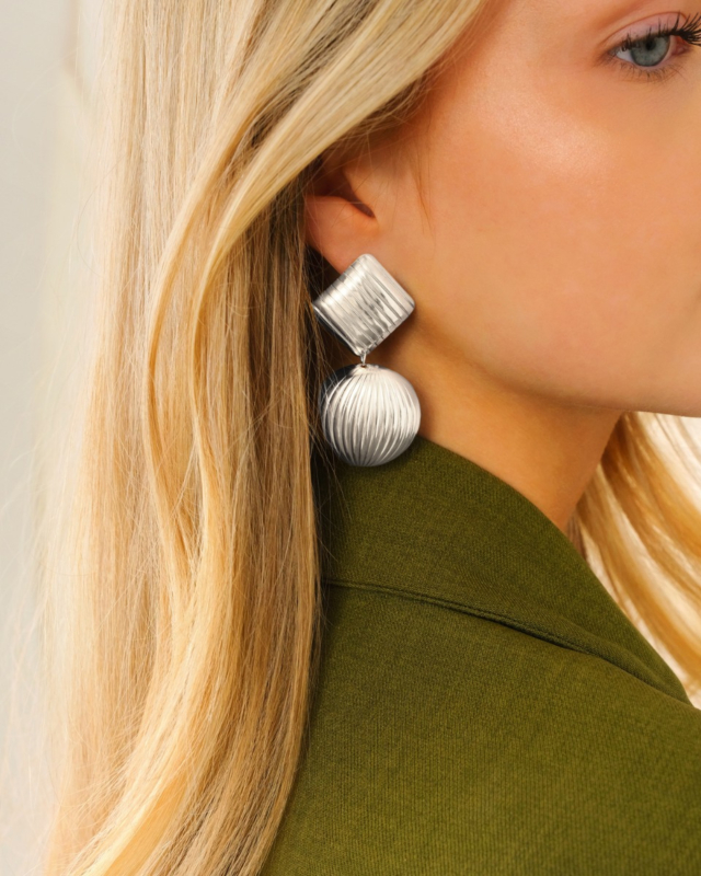 Zilveren dubbele oorbellen met streepjes