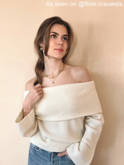 Influencer draagt gouden ketting