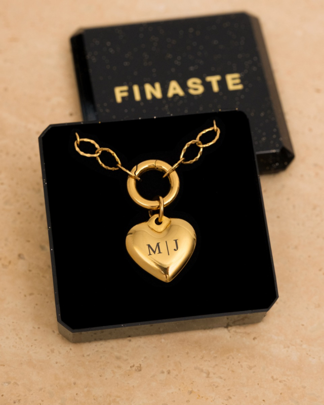 Gouden schakelketting met graveerbaar hartje in sieradendoosje
