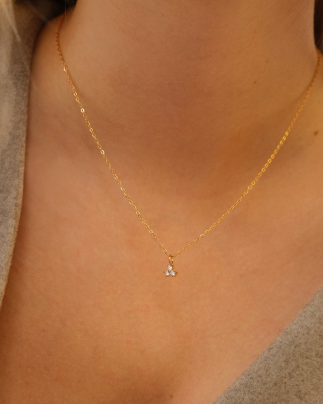 Gouden ketting met steentje