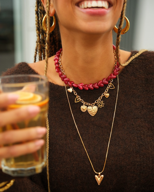 Gouden necklaceparty met hartjes