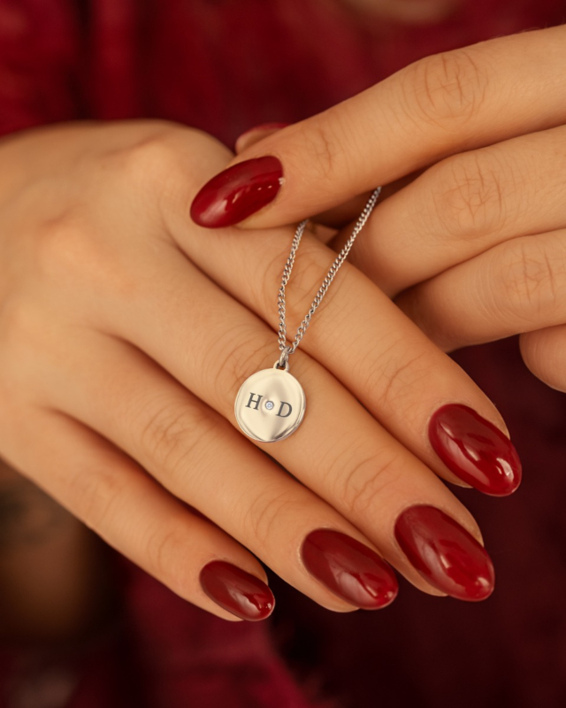 Zilveren ketting met steentje en gravering