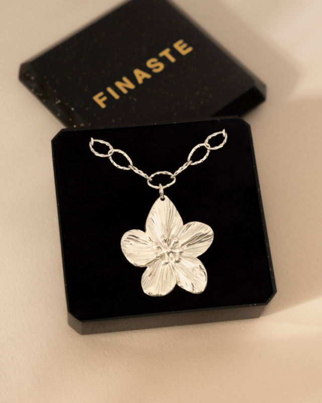 Zilveren chain ketting met grote bloem
