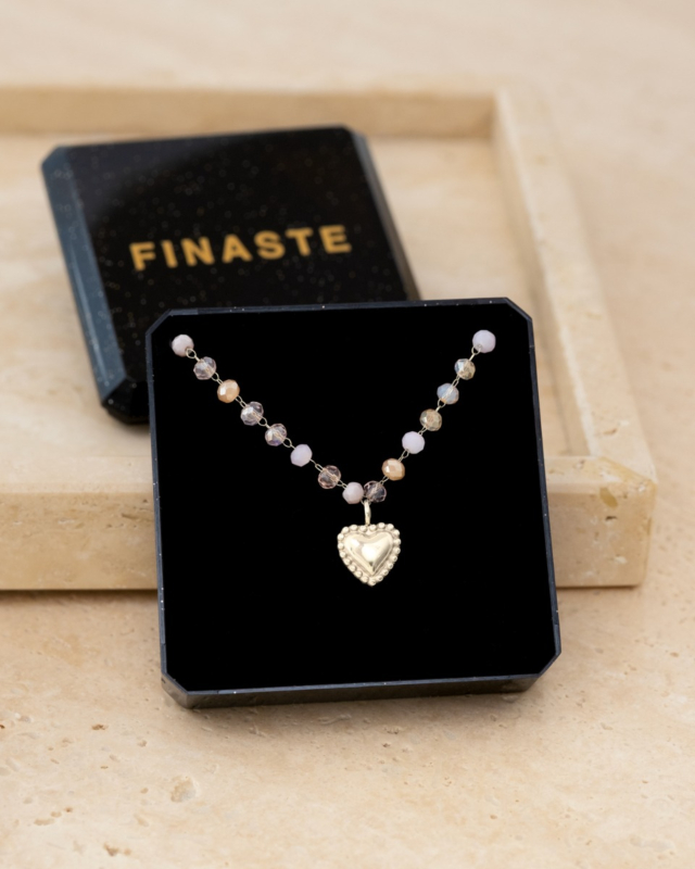 Zilveren kralen ketting met hartje in sieradendoosje