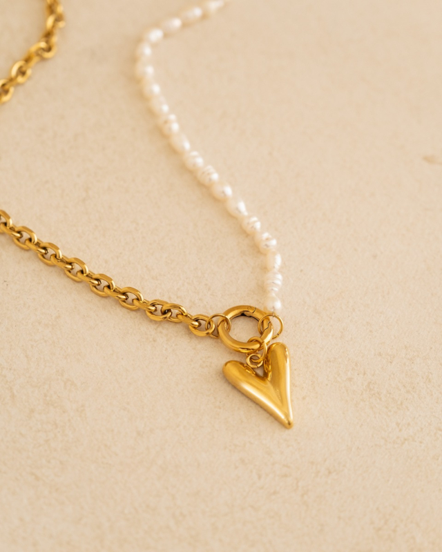 Gouden chain & pearl ketting hartje