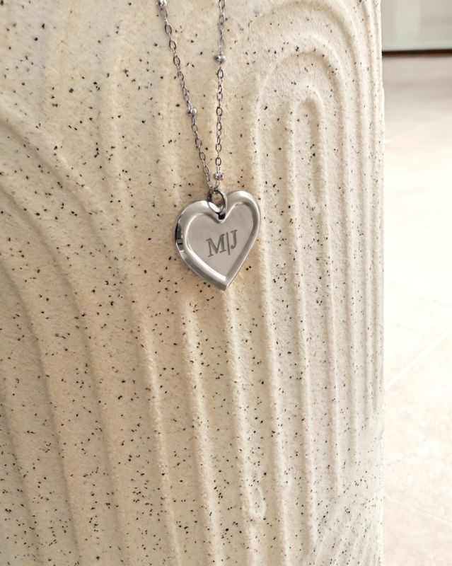 Zilveren hartjes ketting met initialen
