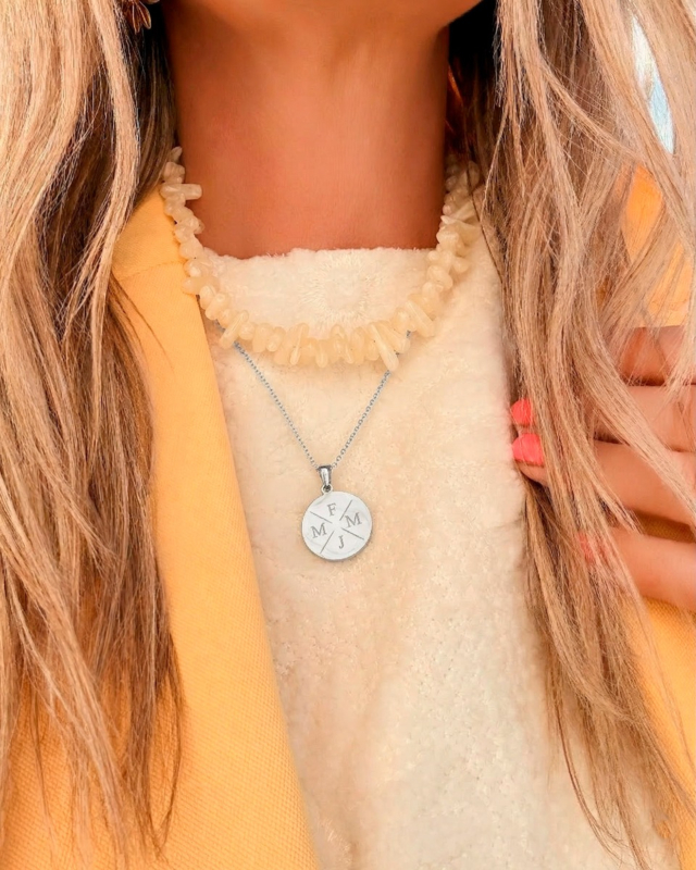 Necklaceparty met zilveren ketting met gravering