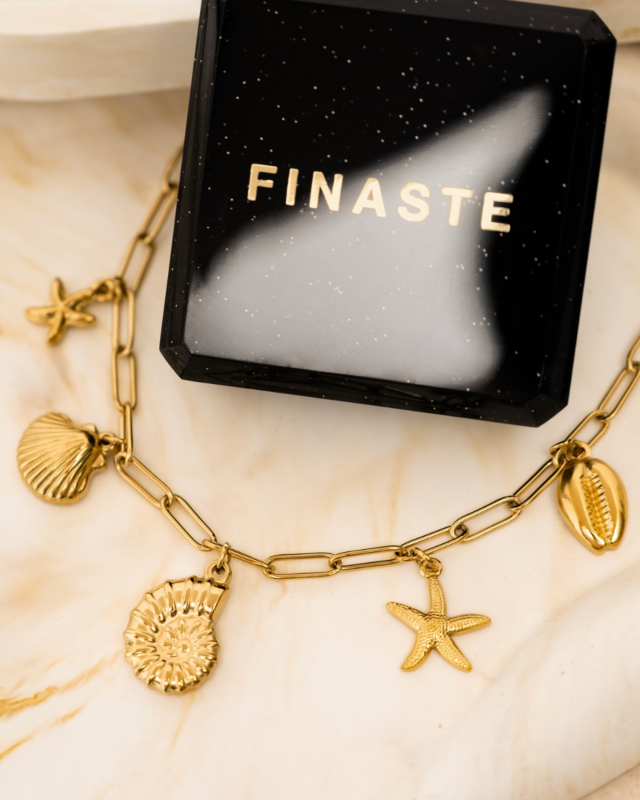 Bedelketting voor de zomer met sieradendoosje