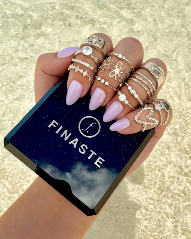 zilveren ringen mix bij de zee
