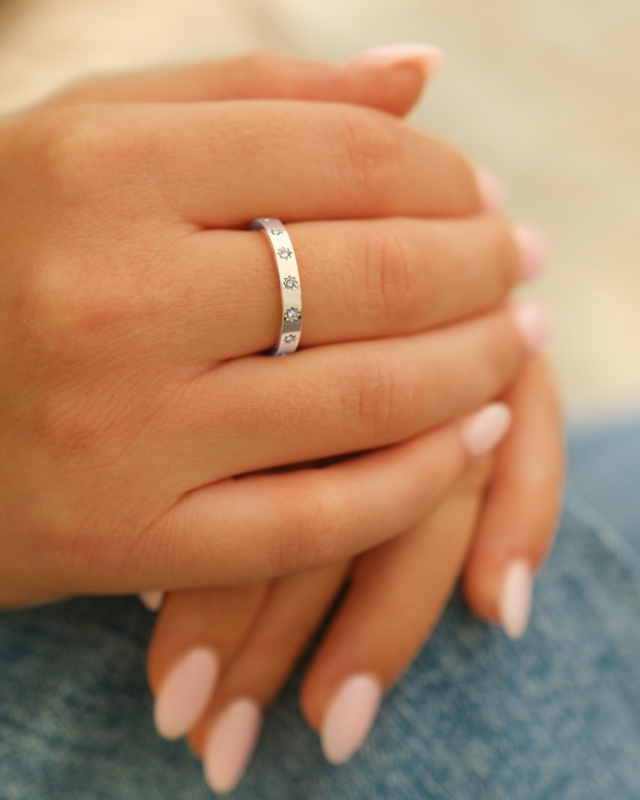 Zilveren steentjes ring