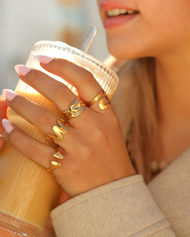 Ring swirl goudkleurig