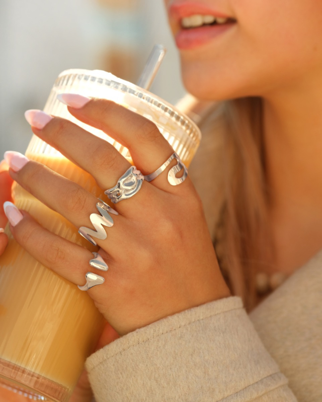 Zilveren ringparty met organic ringen