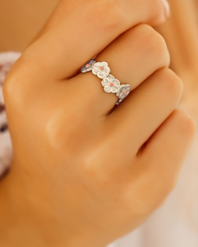 Zilveren ring roze bloemen