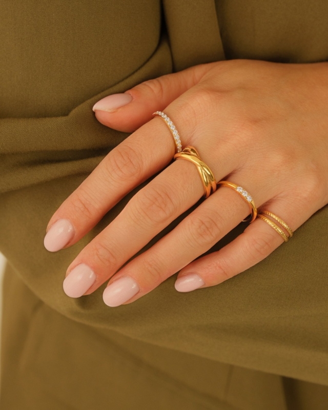 Gouden ringparty met steentjes