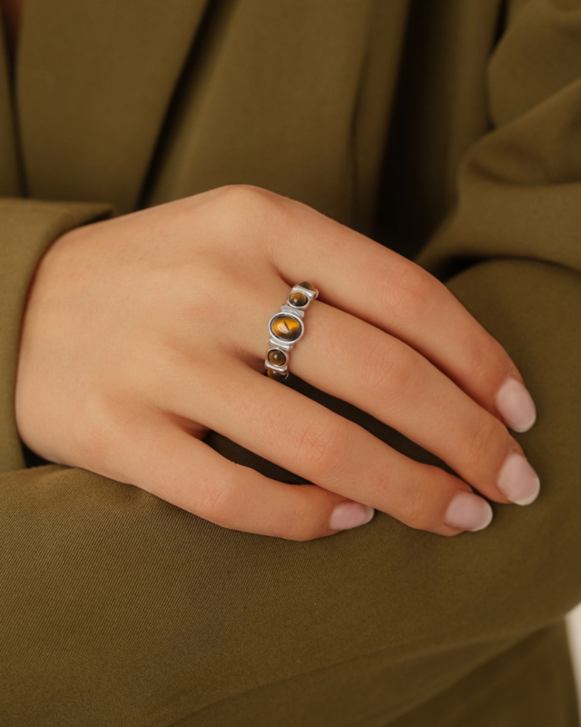 Zilveren ring met steentjes