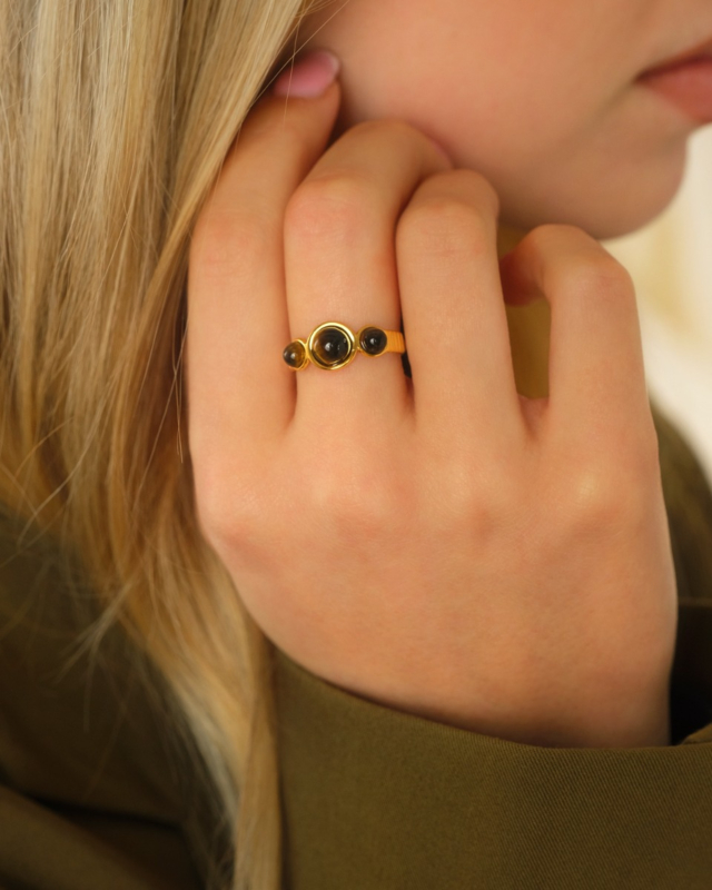 Ring met bruine steentjes