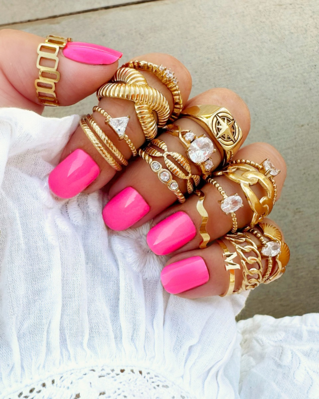 Gouden ringparty met steentjes