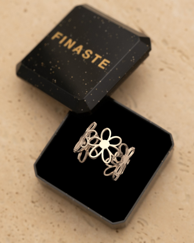 Zilveren ring in doosje