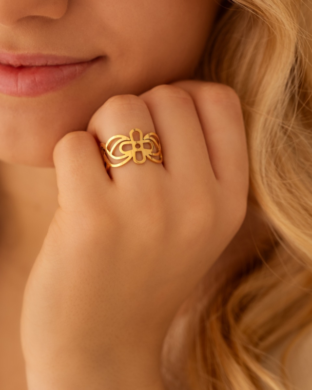Ring goudkleurig