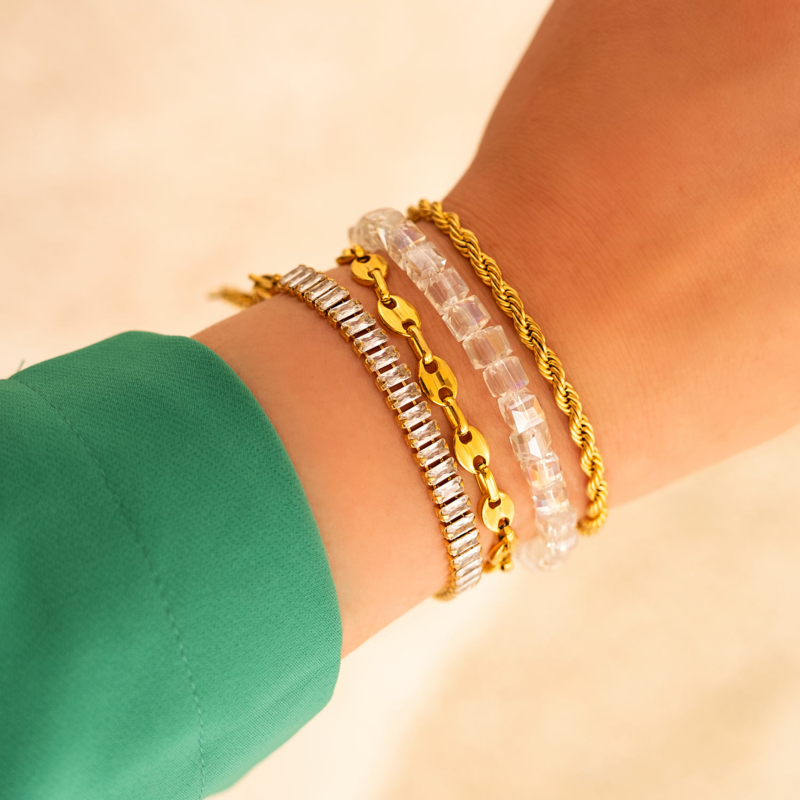 Goudkleurige armbanden