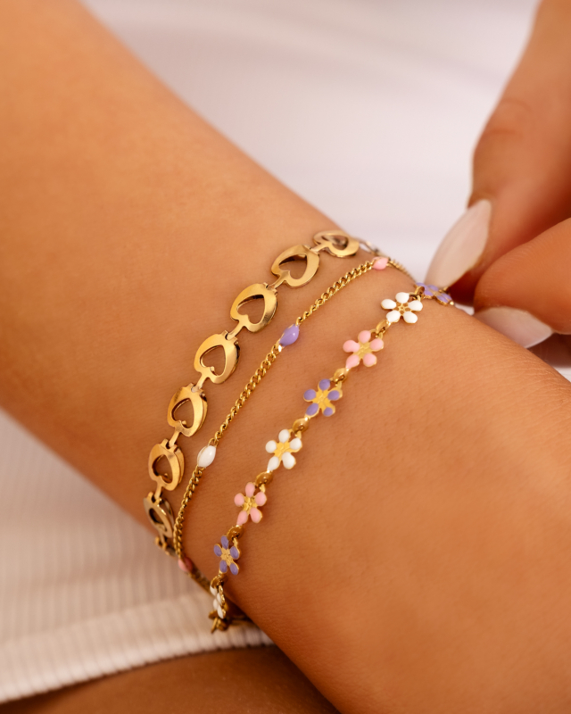 Multicolor armbandjes om pols