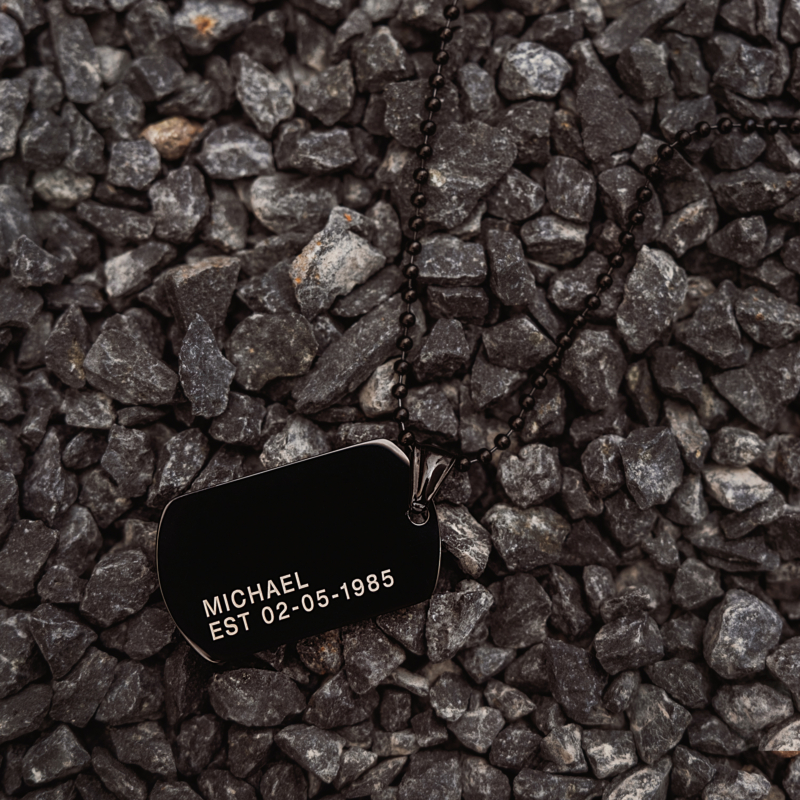 Dog tag ketting met naam en datum zwart
