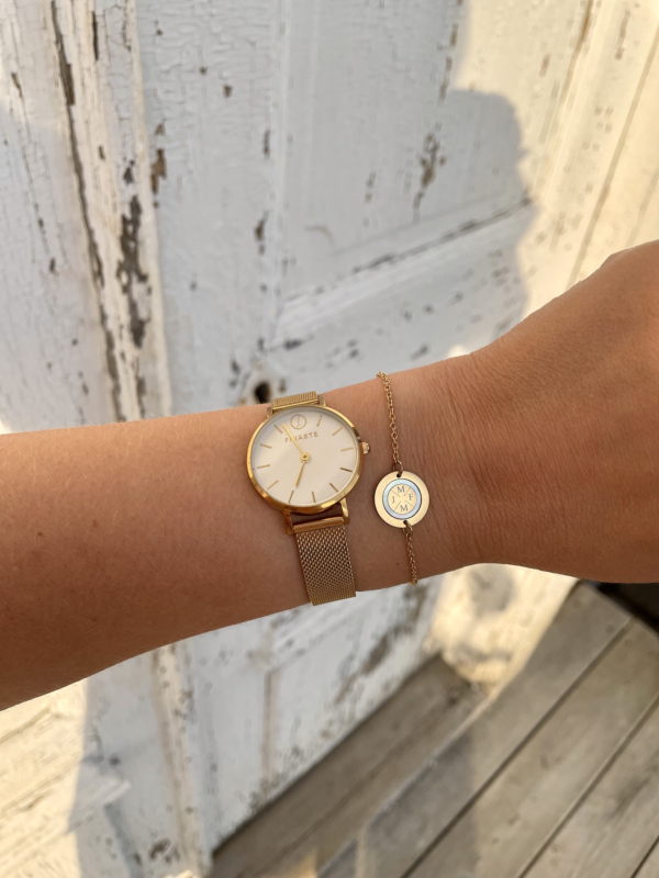 Mix van gouden armband en horloge