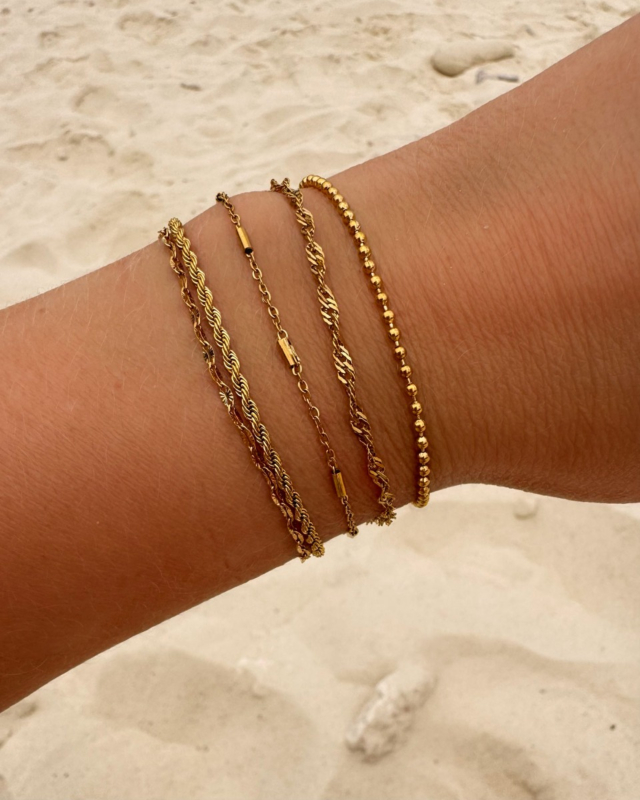 gouden mix van verschillende schakelarmbandjes