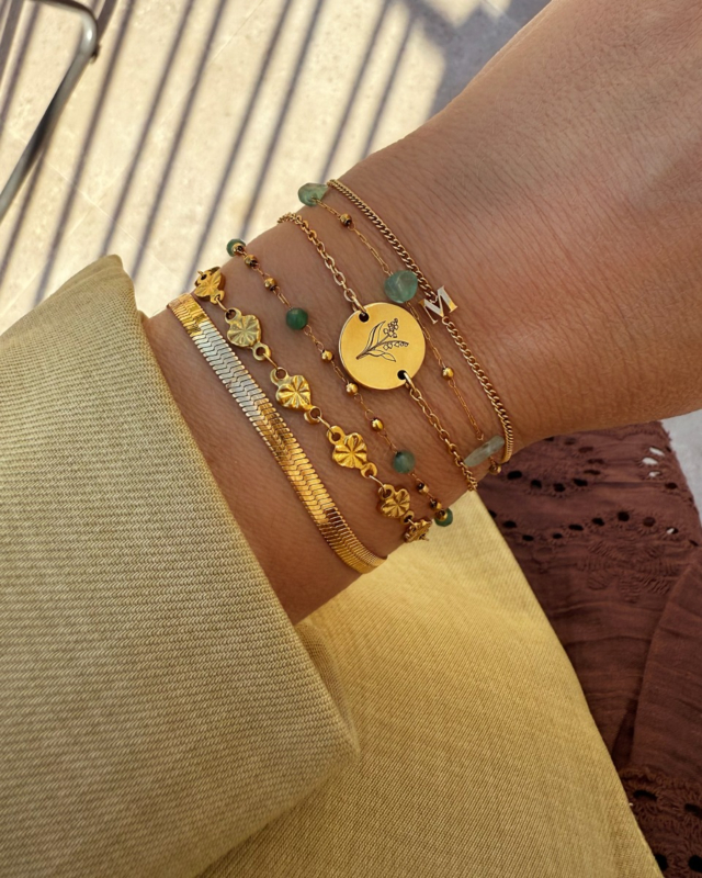gouden armbandjes combinatie met groene armbanden