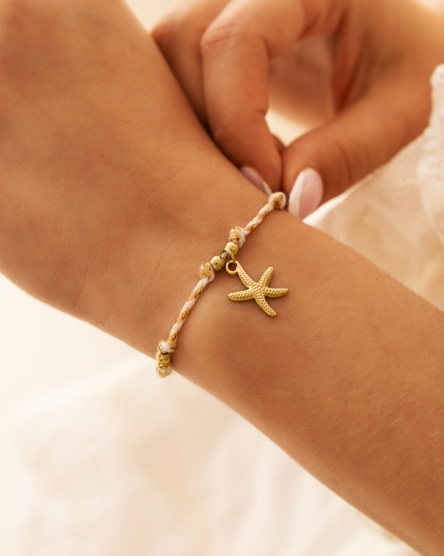 Beige touw armbandje met gouden zeester