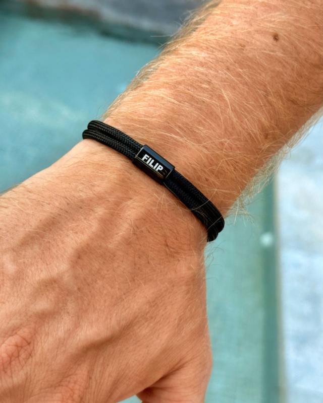 zwarte heren armband van touw met naam gegraveerd